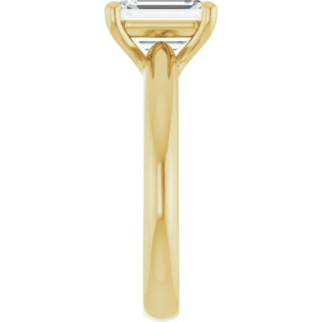 Emerald Solitaire Engagement Ring in Yellow gold close-up