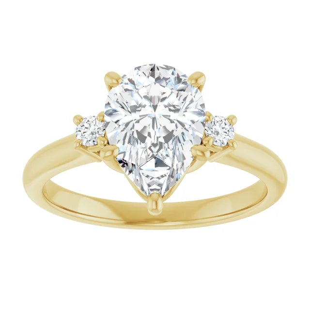 Yellow gold engagement ring with a brilliant diamond